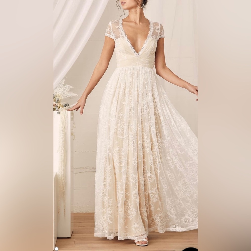 Lulus dress size XL. Was going to use as a wedding dress decided not to.